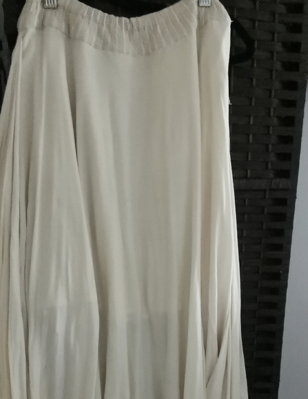 Ladies skirt - Picture 2 of 4